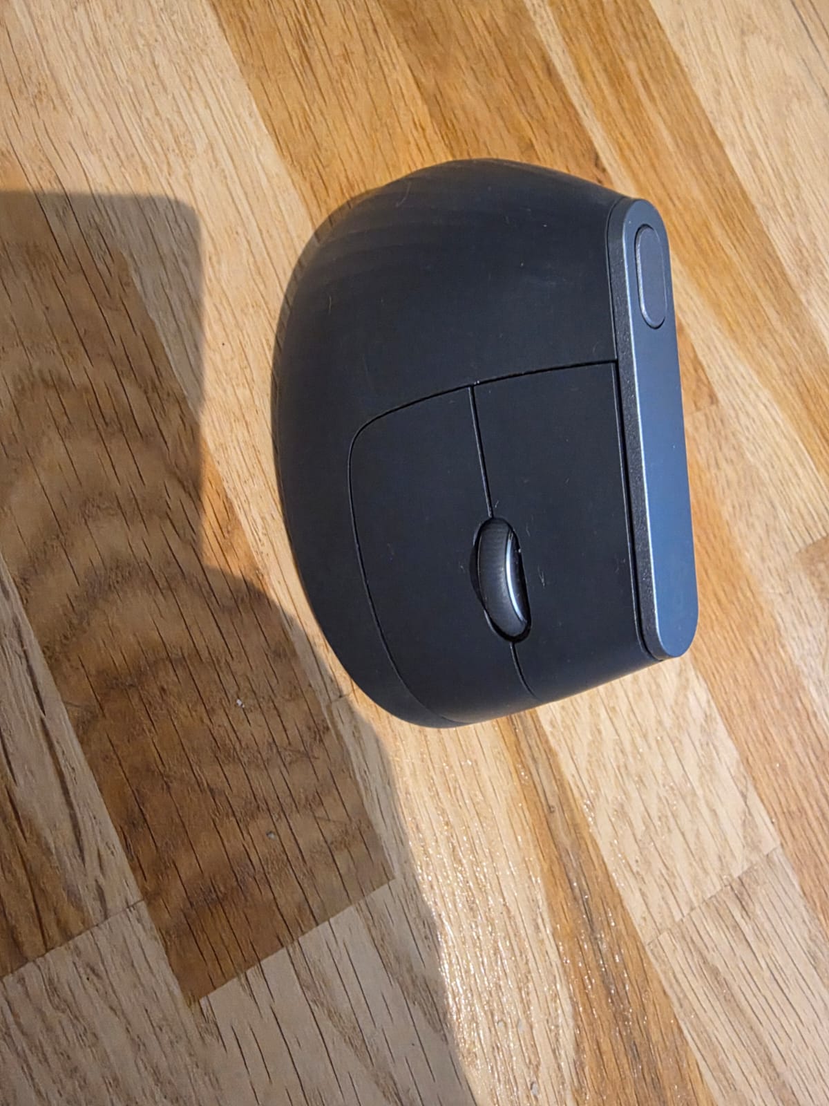 Logitech MX Vertical Souris ergonomique sans fil MX-FR024LH — vue 4