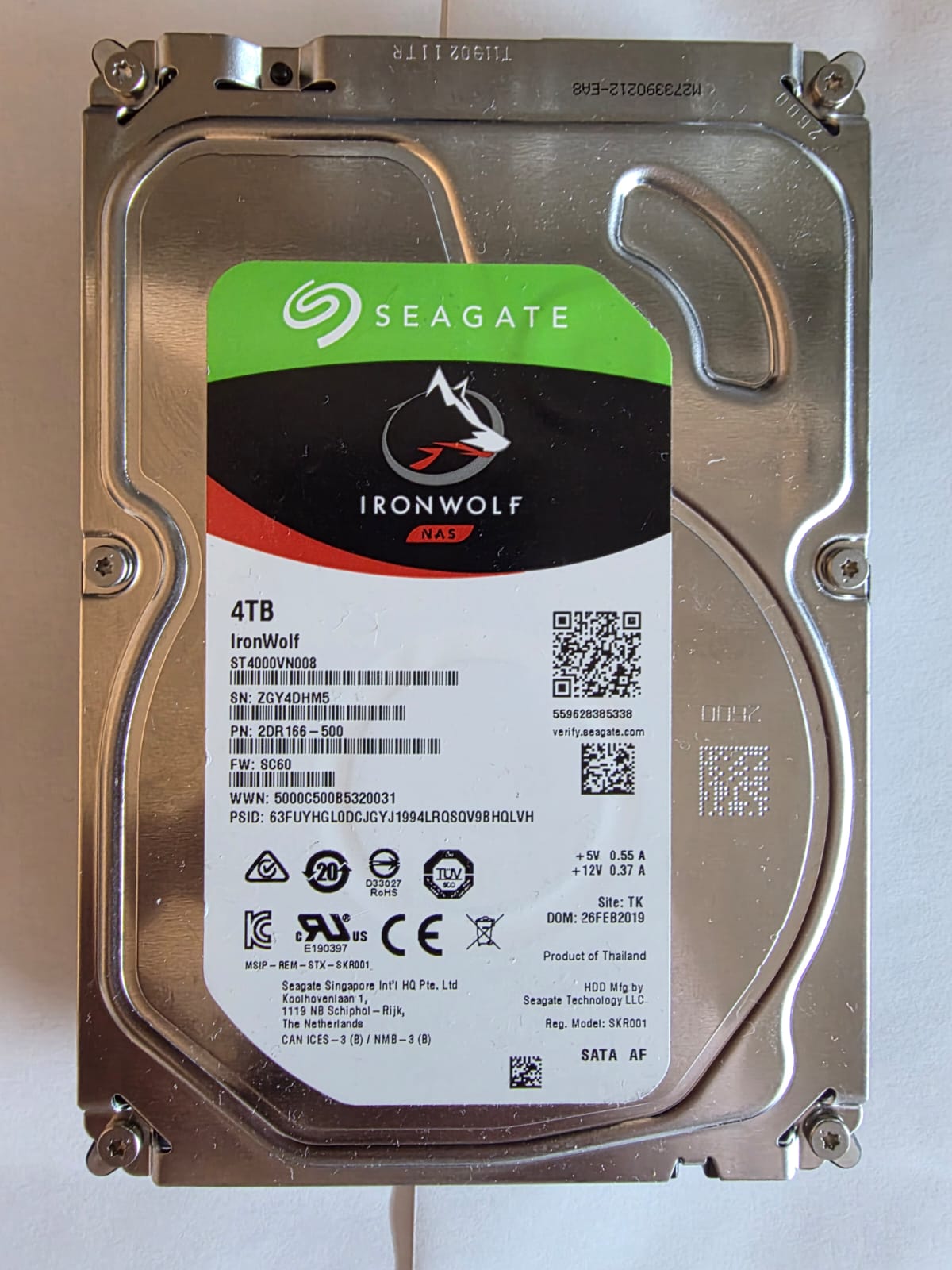 Seagate IronWolf NAS 4 To — Disque dur interne 3.5" SATA — ST4000VN008 — vue 3