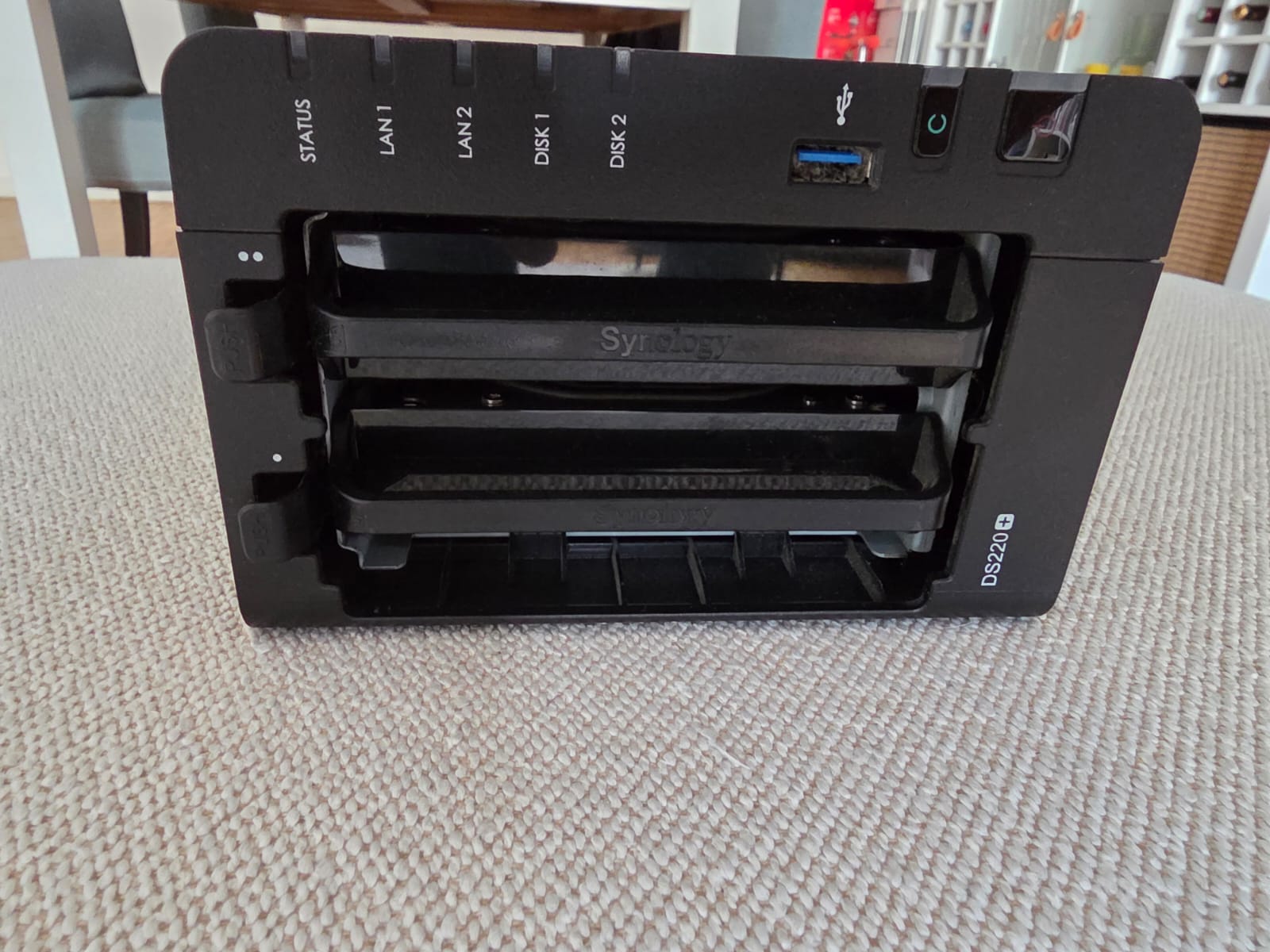 Synology DiskStation DS220+ NAS 2 baies Intel Celeron J4025 2Go DDR4 sans disques — vue 4