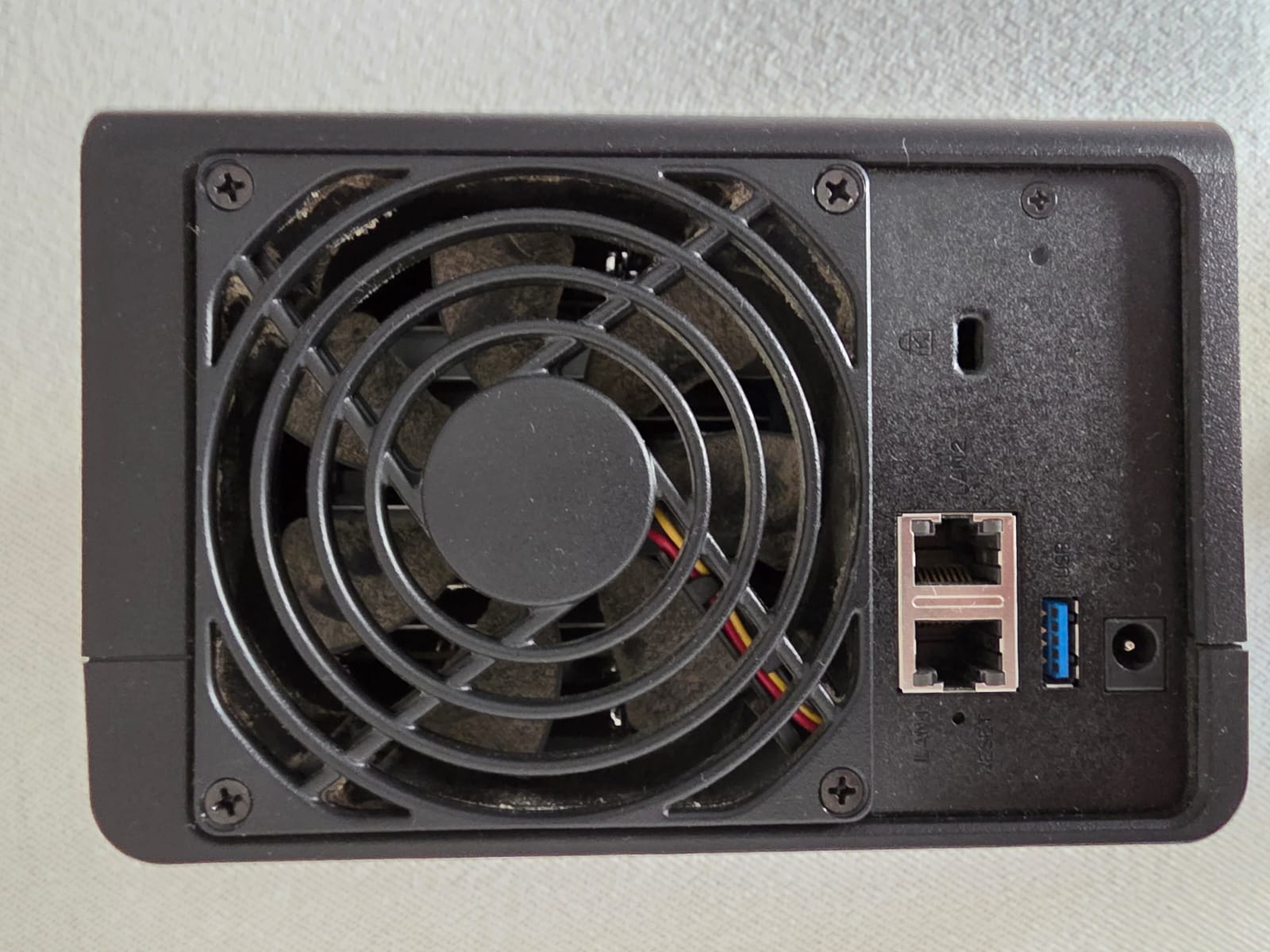 Synology DiskStation DS220+ NAS 2 baies Intel Celeron J4025 2Go DDR4 sans disques — vue 5