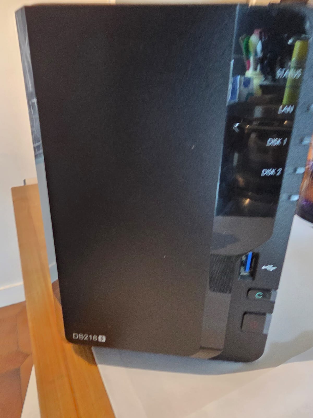 Synology DiskStation DS220+ NAS 2 baies Intel Celeron J4025 2Go DDR4 sans disques — vue 3